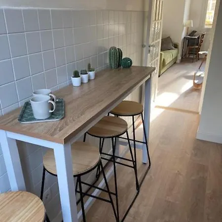 Le Palais, Avec Cuisine Et Espace Repas Separes, Dans Immeuble Nicois, Port De Nice, Vieux Nice, Place Du Pin Et Garibaldi, Colline Du Chateau, A 2 Minutes De La Promenade Des 아파트 *