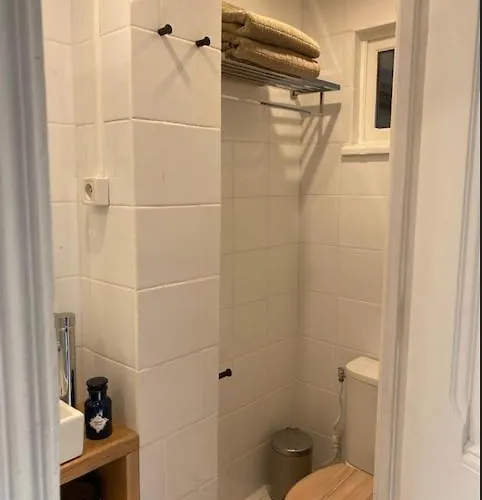 Daire Le Palais, Avec Cuisine Et Espace Repas Separes, Dans Immeuble Nicois, Port De Nice, Vieux Nice, Place Du Pin Et Garibaldi, Colline Du Chateau, A 2 Minutes De La Promenade Des *